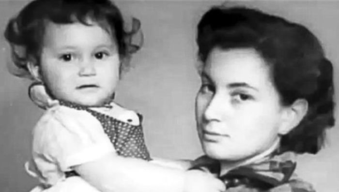 Ирина Гинзбург с дочерью Светланой. / Фото: www.eg.ru