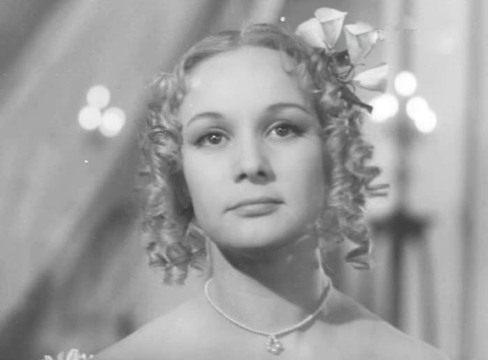 Ия Арепина в фильме *После бала*, 1961 | Фото: kino-teatr.ru Ия Арепина в фильме *После бала*, 1961 | Фото: kino-teatr.ru