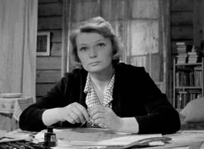 Нина Меньшикова в фильме *Девчата*, 1961 | Фото: kino-teatr.ru Нина Меньшикова в фильме *Девчата*, 1961 | Фото: kino-teatr.ru