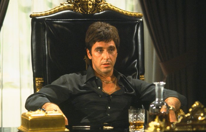 Аль Пачино в роли мафиози Тони Монтана. Кадр из фильма «Лицо со шрамом». | Фото: abcnews.go.com. Аль Пачино в роли мафиози Тони Монтана. Кадр из фильма «Лицо со шрамом». | Фото: abcnews.go.com.