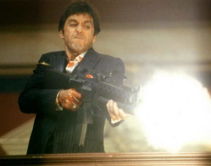 Кадр из финальной сцены фильма «Лицо со шрамом». | Фото: themost10.com. Кадр из финальной сцены фильма «Лицо со шрамом». | Фото: themost10.com.