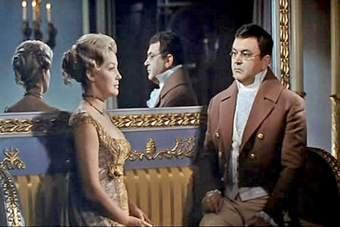 Сергей Бондарчук в роли Пьера Безухова, Ирина Скобцева в роли Элен Безуховой в фильме "Война и мир", 1967 год. / Фото: www.fakty.ua Сергей Бондарчук в роли Пьера Безухова, Ирина Скобцева в роли Элен Безуховой в фильме "Война и мир", 1967 год. / Фото: www.fakty.ua