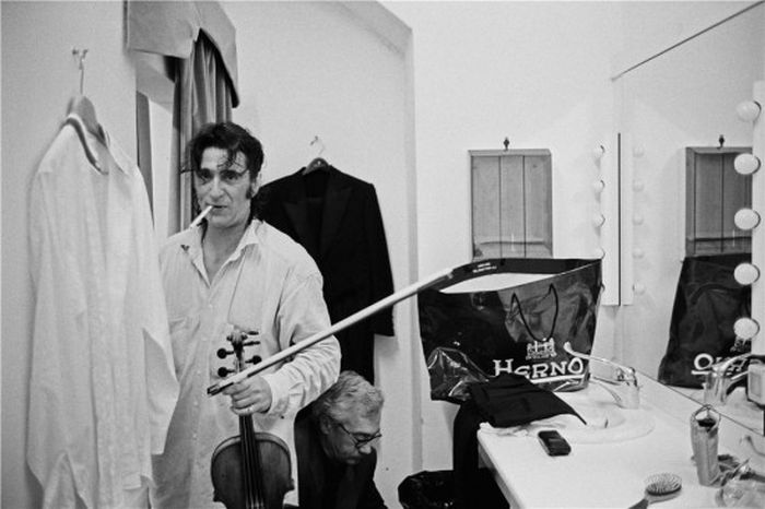 Юрий Башмет в гримерке. / Фото: Александра Кремер-Хомасуридзе, www.rusoch.fr