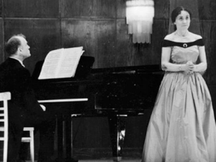 Святослав Рихтер аккомпанирует Нине Дорлиак. / Фото: www.classicalmusicnews.ru Святослав Рихтер аккомпанирует Нине Дорлиак. / Фото: www.classicalmusicnews.ru