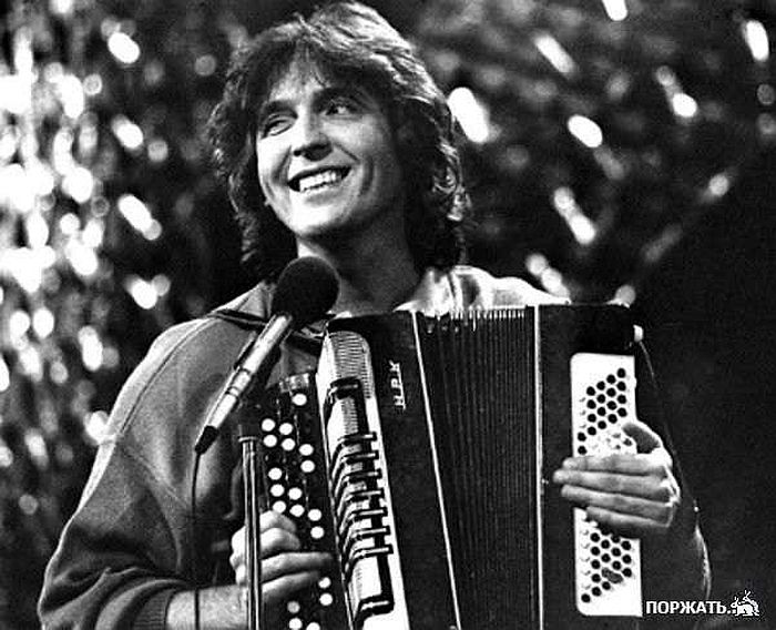 Баян стал его первым музыкальным инструментом. / Фото: www.magspace.ru Баян стал его первым музыкальным инструментом. / Фото: www.magspace.ru