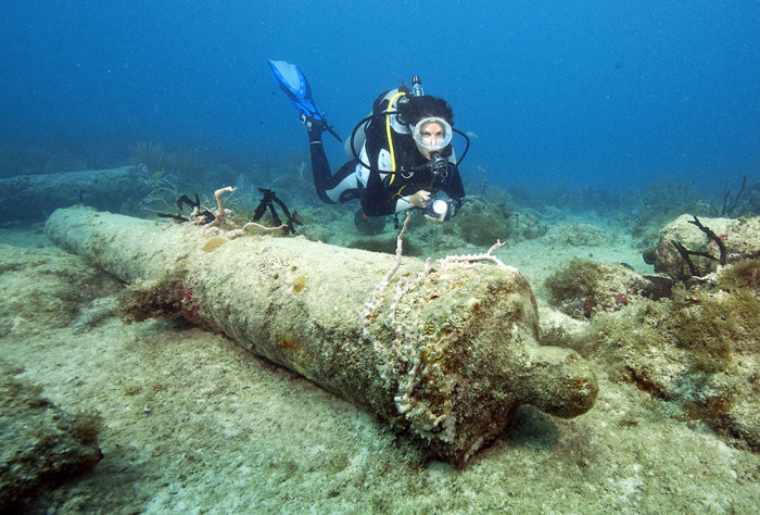 Орудие затонувшего галеона испанцев, Колумбия. | Фото: tvc.ru.