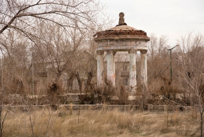 Есть в городе места, которые пришли в запустение. Есть в городе места, которые пришли в запустение.