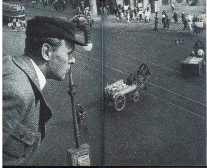 Даниил Хармс на балконе Дома Книги. Середина 30-х годов Даниил Хармс на балконе Дома Книги. Середина 30-х годов