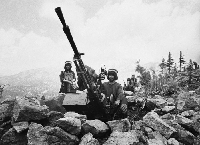 Моджахеды с зенитной установкой, 20 июля 1986. Моджахеды с зенитной установкой, 20 июля 1986.