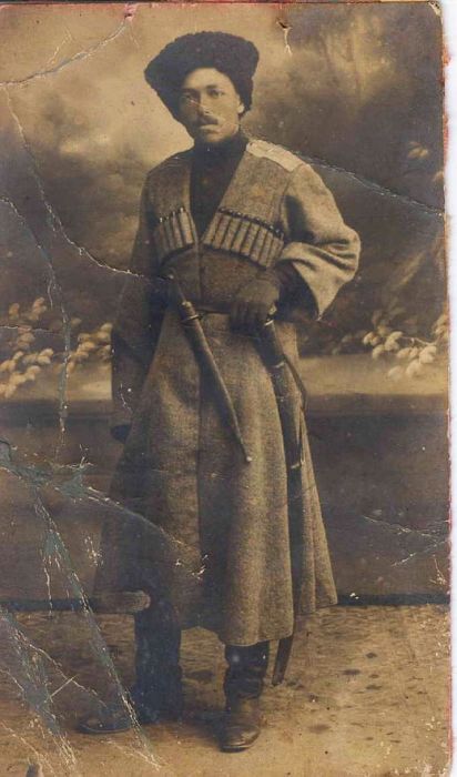 Казак, который живёт вдоль рек Терек. Казак, который живёт вдоль рек Терек.