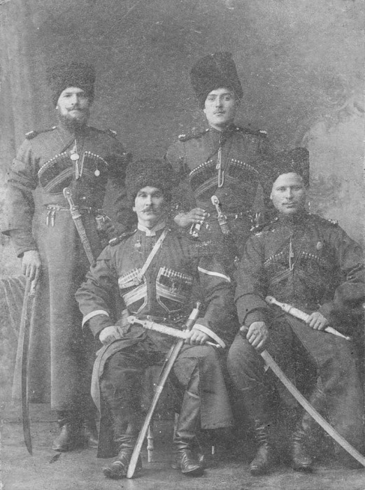 Казаки 2-й Кубанской казачьей сотни Собственного Императорского Величества конвоя. Казаки 2-й Кубанской казачьей сотни Собственного Императорского Величества конвоя.