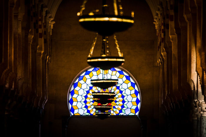 Витражи - так же являются неотъемлемой частью Мескиты. Автор: Gauvin Lapetoule. Витражи - так же являются неотъемлемой частью Мескиты. Автор: Gauvin Lapetoule.