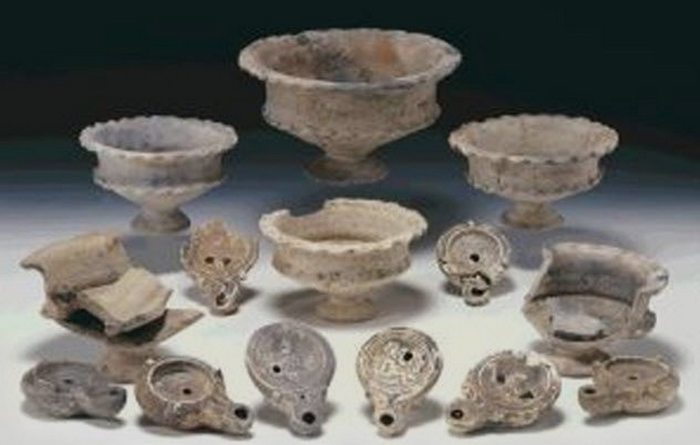 Утварь, найденная в могиле женщины-гладиатора. Утварь, найденная в могиле женщины-гладиатора.