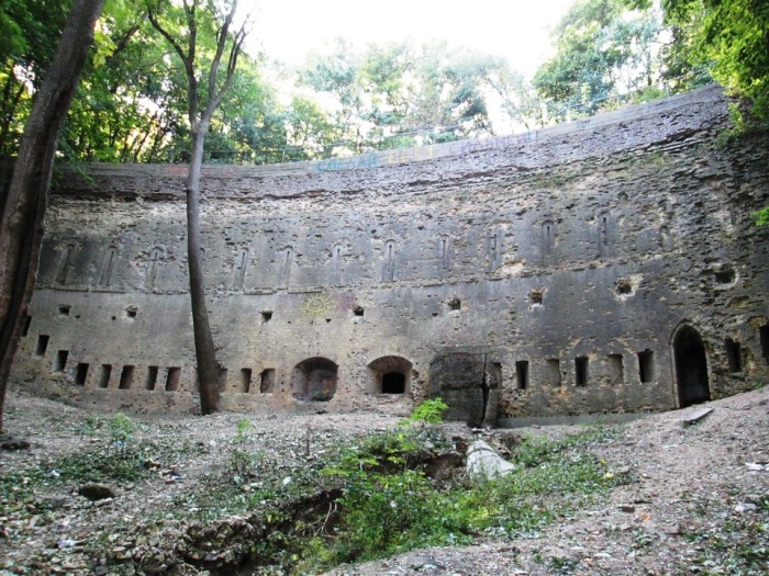 Открытый Зеленый театр в Киеве. | Фото: drive2.ru. Открытый Зеленый театр в Киеве. | Фото: drive2.ru.