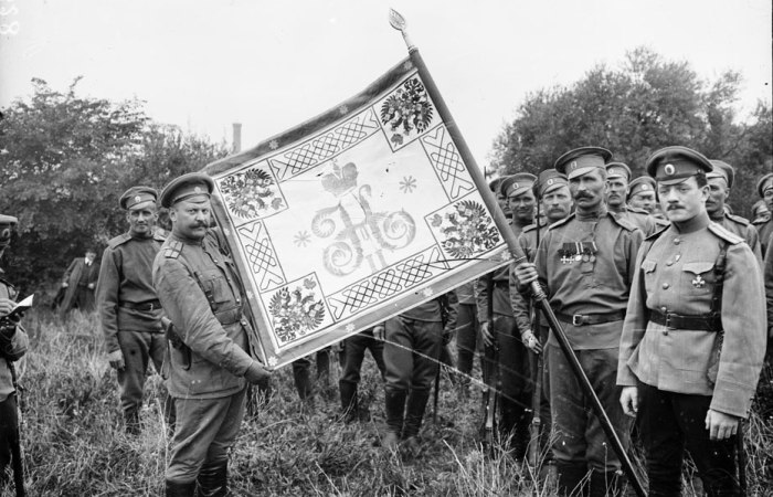 Штандарт российского 1-го полка во Франции. | Фото: humus.livejournal.com. Штандарт российского 1-го полка во Франции. | Фото: humus.livejournal.com.