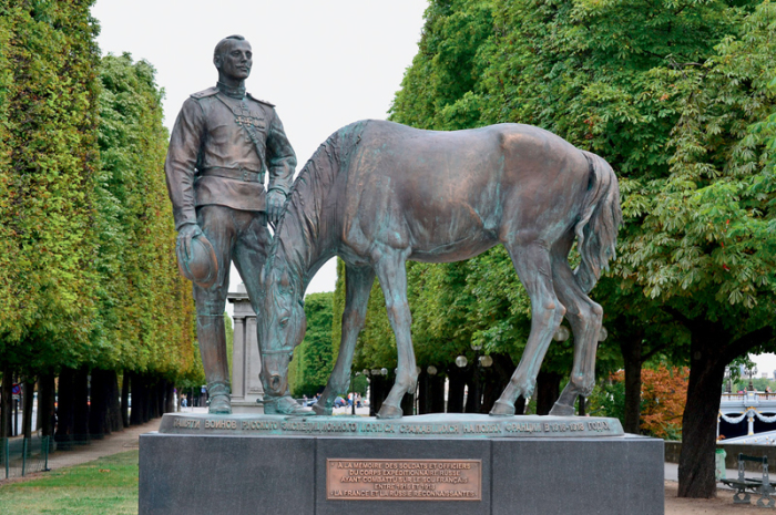 Памятник российским солдатам и офицерам, которые сражались на французской земле. | Фото: portal-kultura.ru. Памятник российским солдатам и офицерам, которые сражались на французской земле. | Фото: portal-kultura.ru.
