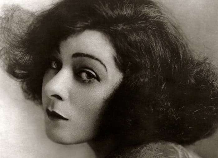 Как эмигрантка из Ялты Алла Назимова стала одной из ярчайших звёзд Голливуда () Как эмигрантка из Ялты Алла Назимова стала одной из ярчайших звёзд Голливуда
