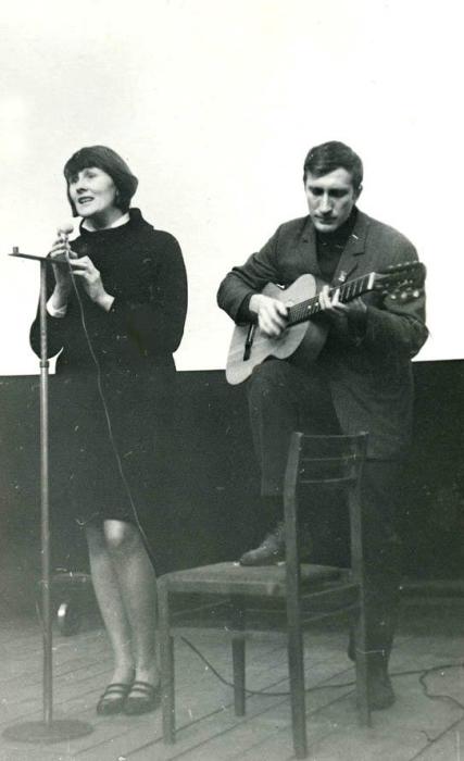 Людмила Иванова и Валерий Миляев: «Приходит время, люди головы теряют...» () Людмила Иванова и Валерий Миляев: «Приходит время, люди головы теряют...»