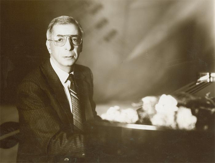 Автор музыки к фильмам *Ирония судьбы* и *Семнадцать мгновений весны* | Фото: tariverdiev.ru Автор музыки к фильмам *Ирония судьбы* и *Семнадцать мгновений весны* | Фото: tariverdiev.ru