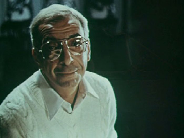 Микаэл Таривердиев в фильме *Адам женится на Еве*, 1980 | Фото: kino-teatr.ru Микаэл Таривердиев в фильме *Адам женится на Еве*, 1980 | Фото: kino-teatr.ru