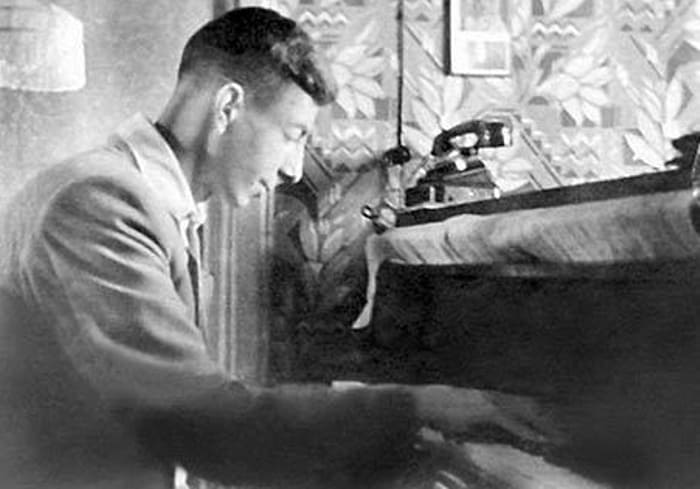 Микаэл Таривердиев в молодости | Фото: tariverdiev.ru Микаэл Таривердиев в молодости | Фото: tariverdiev.ru