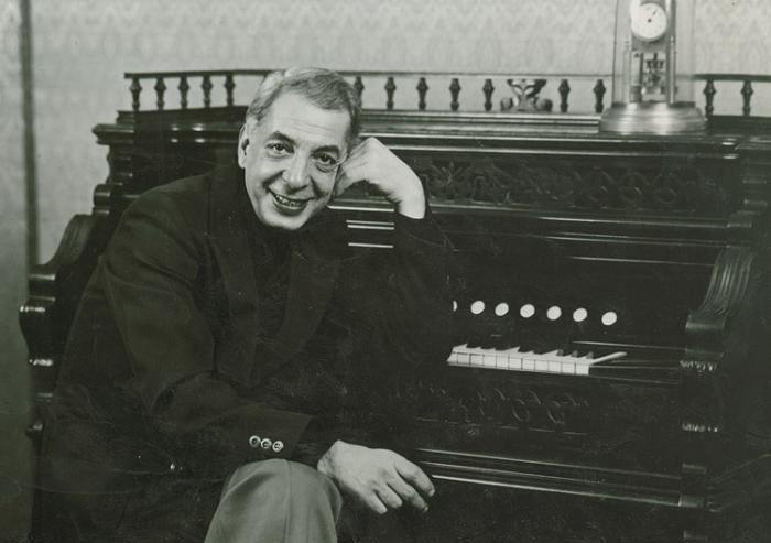 Автор музыки к фильмам *Ирония судьбы* и *Семнадцать мгновений весны* | Фото: tariverdiev.ru Автор музыки к фильмам *Ирония судьбы* и *Семнадцать мгновений весны* | Фото: tariverdiev.ru