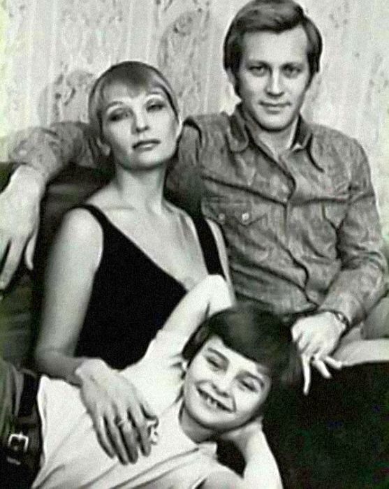 Владимир Ивашов и Светлана Светличная с сыном. / Фото: www.1001material.ru Владимир Ивашов и Светлана Светличная с сыном. / Фото: www.1001material.ru