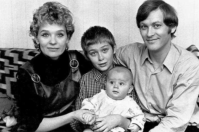 Владимир Ивашов и Светлана Светличная с сыновьями Алексеем и Олегом. / Фото: www.woman.ru Владимир Ивашов и Светлана Светличная с сыновьями Алексеем и Олегом. / Фото: www.woman.ru