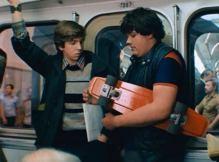 Федор Дунаевский и Владимир Смирнов в фильме *Курьер*, 1986 | Фото: my-fine.com Федор Дунаевский и Владимир Смирнов в фильме *Курьер*, 1986 | Фото: my-fine.com