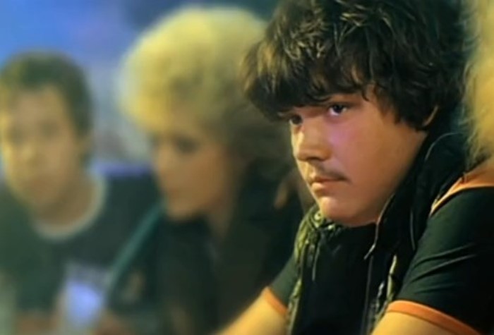 Владимир Смирнов в фильме *Курьер*, 1986 | Фото: kino-teatr.ru Владимир Смирнов в фильме *Курьер*, 1986 | Фото: kino-teatr.ru