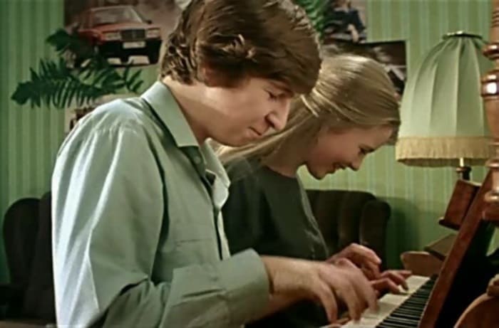 Кадр из фильма *Курьер*, 1986 | Фото: kino-teatr.ru Кадр из фильма *Курьер*, 1986 | Фото: kino-teatr.ru