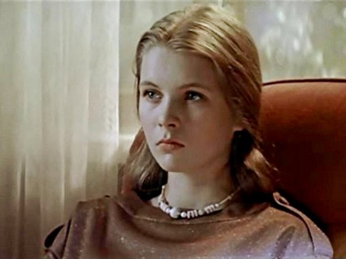 Анастасия Немоляева в фильме *Курьер*, 1986 | Фото: kino-teatr.ru Анастасия Немоляева в фильме *Курьер*, 1986 | Фото: kino-teatr.ru