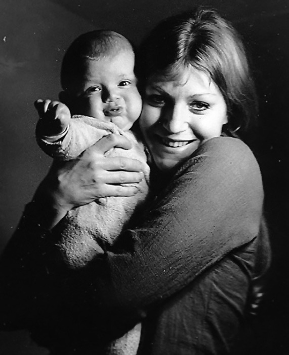 Анна Герман с сыном. / Фото: www.predskazat-sudbu.ru