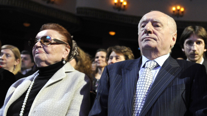 Марк Захаров и Нина Лапшинова: «Мужчину делает его женщина» () Марк Захаров и Нина Лапшинова: «Мужчину делает его женщина»