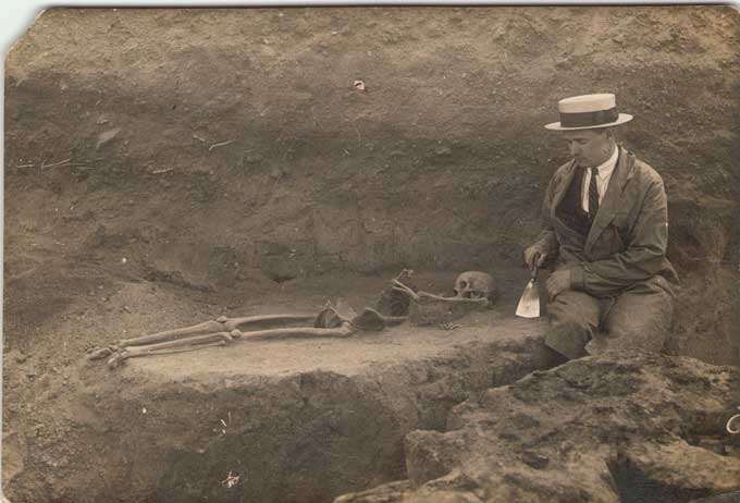 Трофим Тесля на раскопках Донецкого городища.1929 год. Трофим Тесля на раскопках Донецкого городища.1929 год.