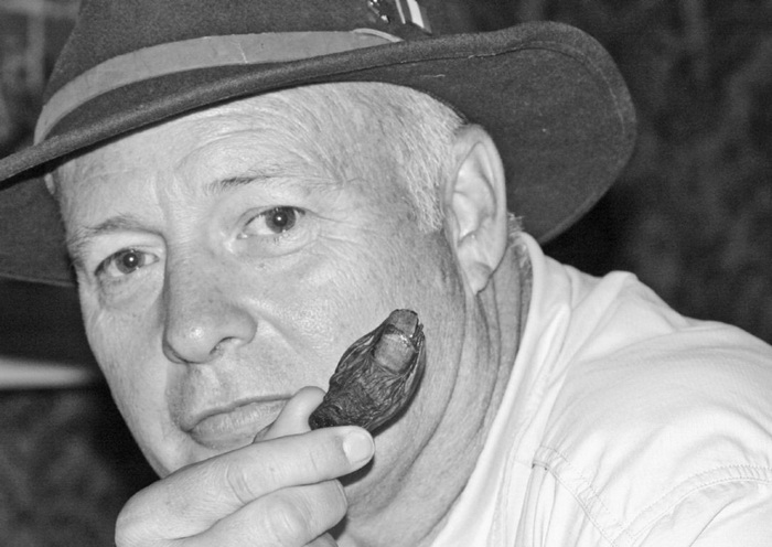 Рон Франсцелл - основатель коктейльного клуба, где подают жуткий напиток. Рон Франсцелл - основатель коктейльного клуба, где подают жуткий напиток.