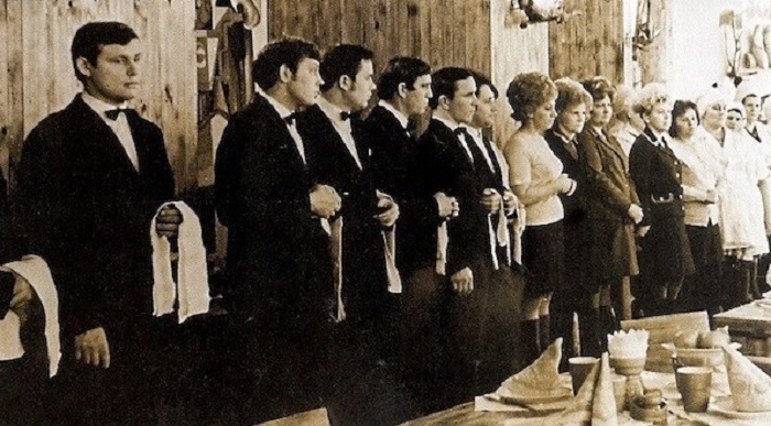 Персонал ресторана. | Фото: staryiy.livejournal.com. Персонал ресторана. | Фото: staryiy.livejournal.com.