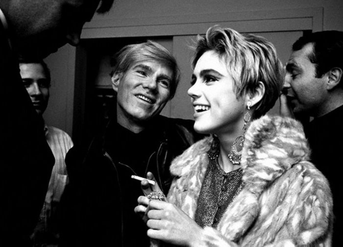 Энди Уорхол и Эди Седжвик. | Фото: kulturologia.ru. Энди Уорхол и Эди Седжвик. | Фото: kulturologia.ru.