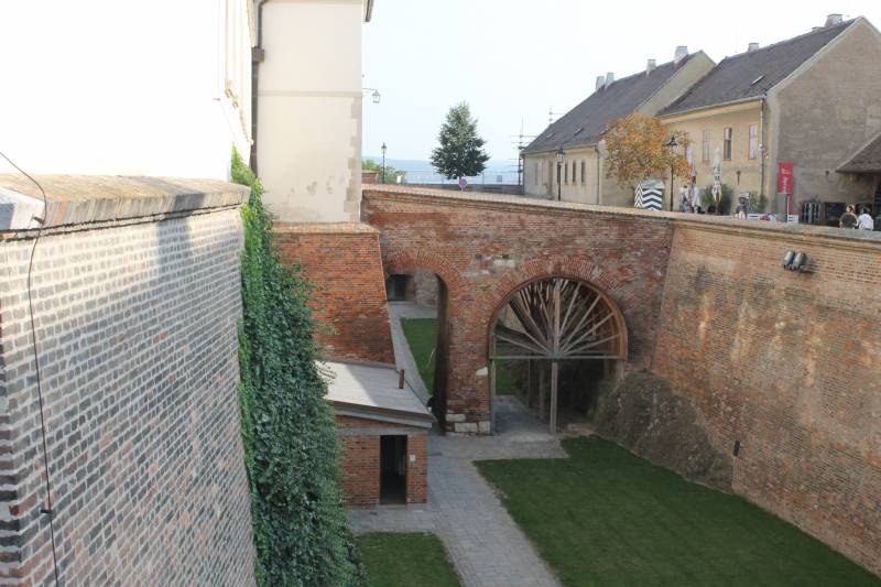 Осада города Брно: почему часы бьют полдень в одиннадцать…