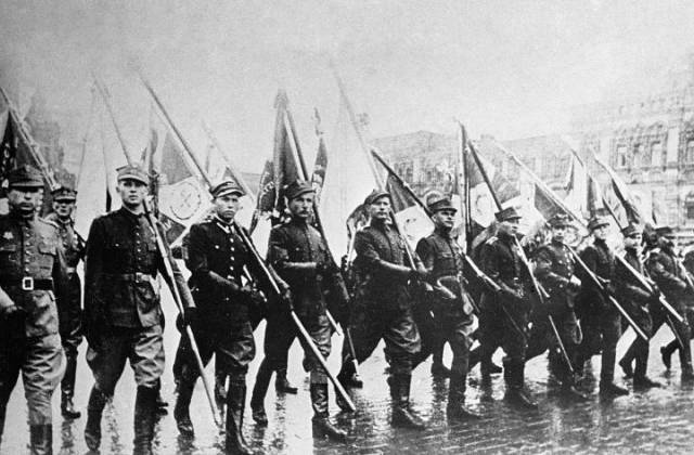 «Немцы удирают. К борьбе с Советами!»: кто предал варшавских повстанцев