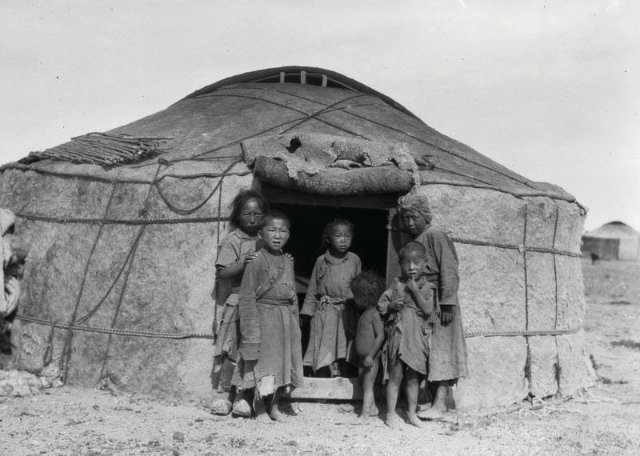 Как русские и немецкие врачи в 1920-е спасли бурятов от вымирания от сифилиса