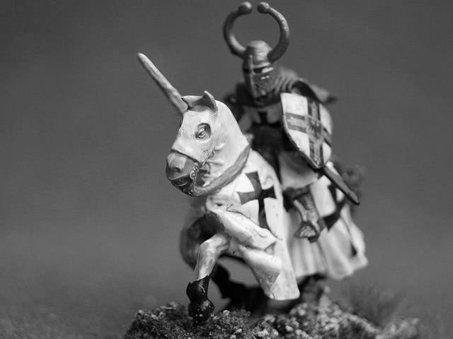 Сожжём себя, но не сдадимся немцам. Страшная история замка самоубийц