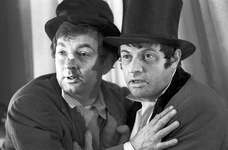 «Первые мои аплодисменты были гипсового характера»