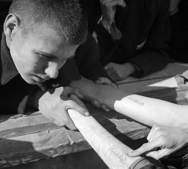 Счастье в аду: история любви заключенных Освенцима