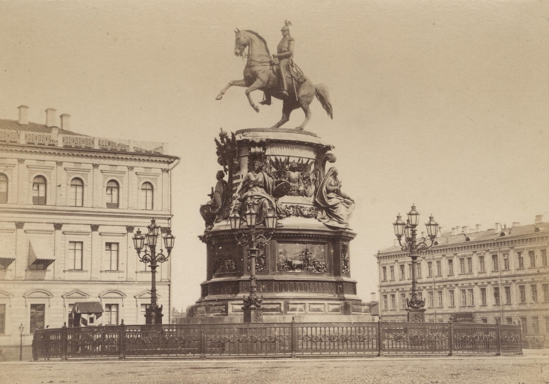 «Настоящие фотографии» Петербурга