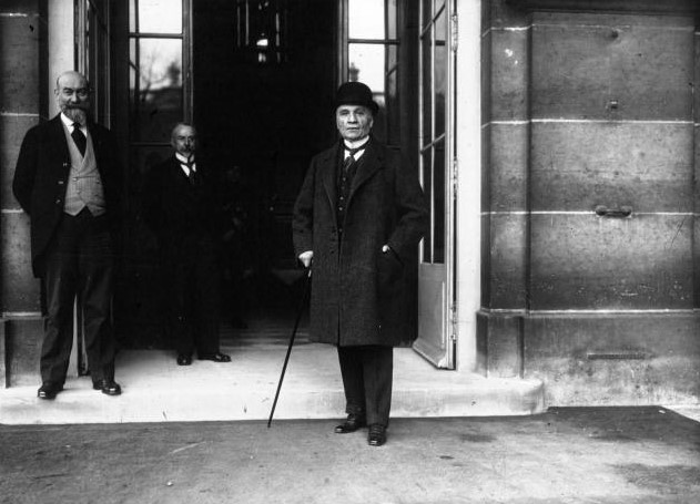 «Весь день Петроград волновался»