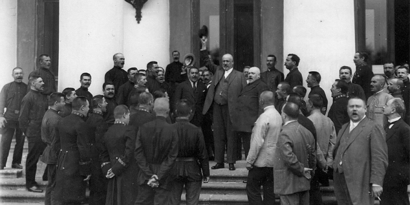 «По желанию императрицы неугодные быстро летят со своих мест»