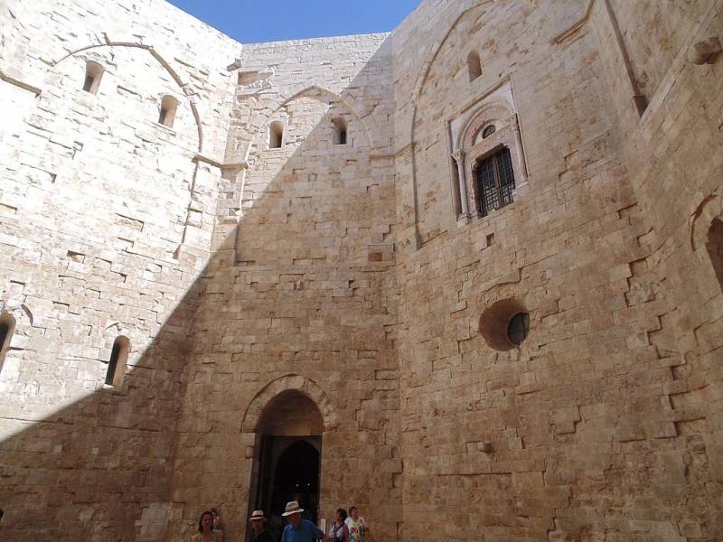 Замок «Чуда мира» - Кастель-дель-Монте