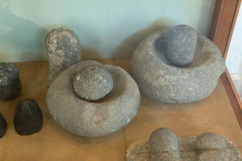 Киклады: цивилизация обсидиана, мраморных идолов и… гробниц!