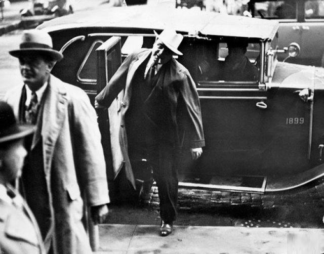 Не шутите с Аль Капоне (18+)